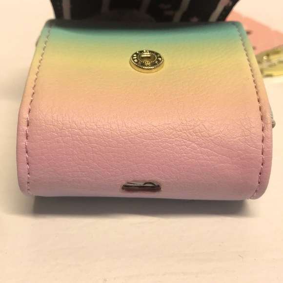 LUV BETSEY by BETSEY JOHNSON Ear Bud Case - Picture 1 of 5